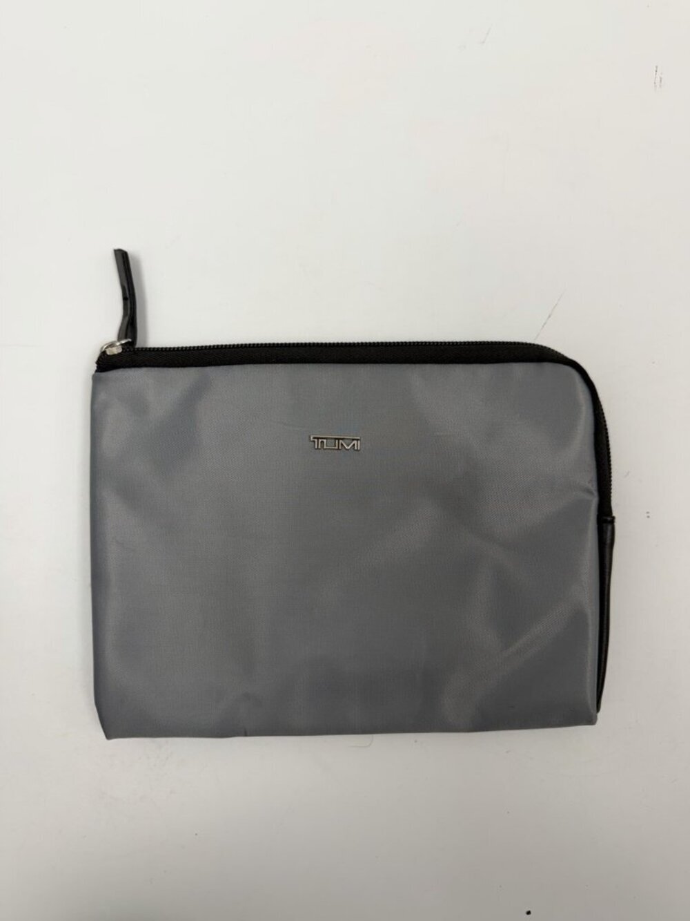 Tumi for Delta Travel Case Makeup Bag Women’s Grey - Picture 9 of 9